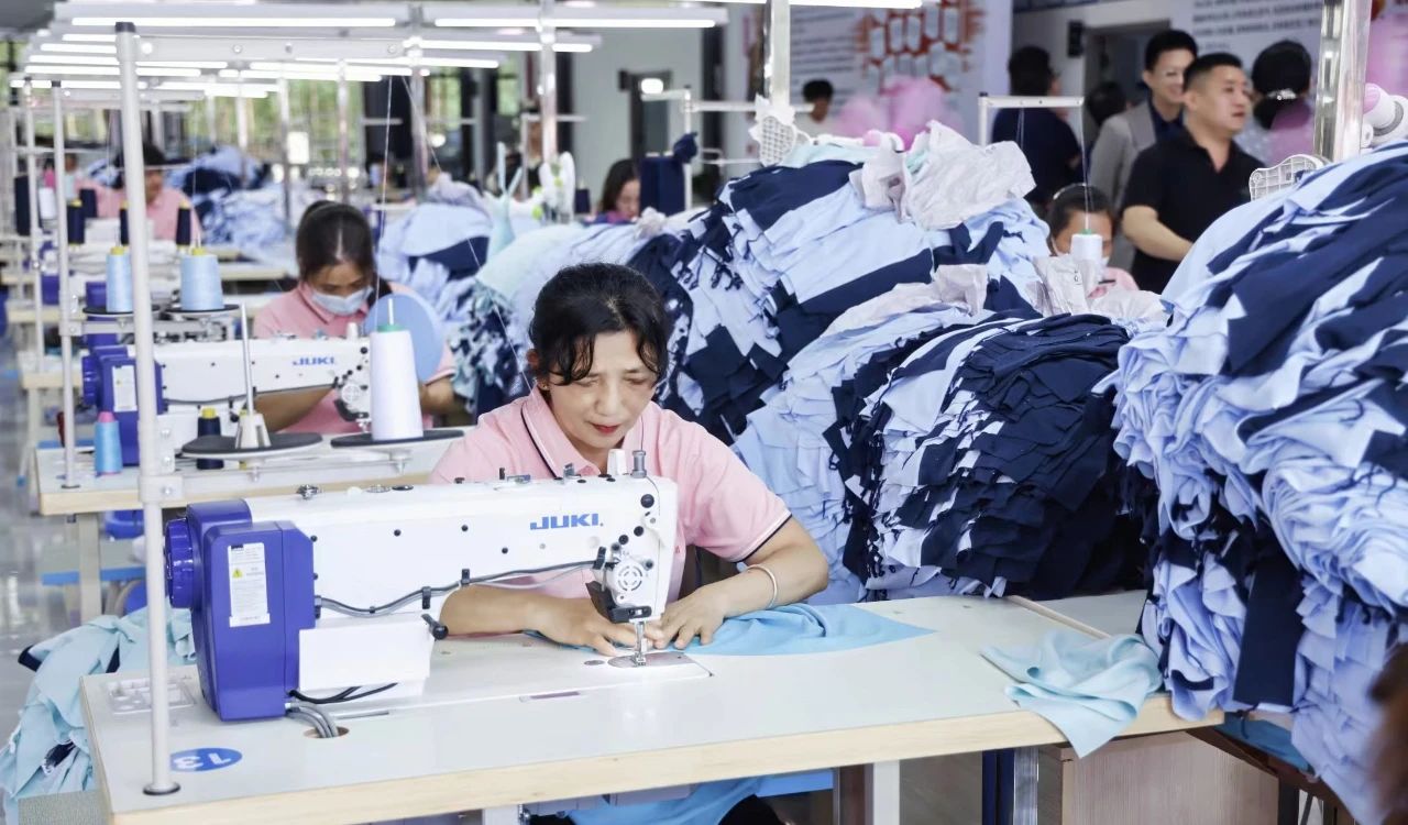 图为海南省阳光助残就业帮扶车间